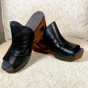 Dansko handcrafted wood wedge great condition